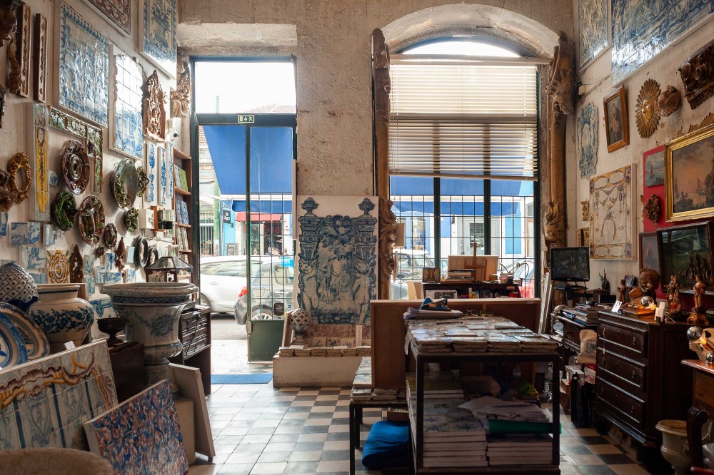 interior da Solar Antiques, Loja com História na Rua D. Pedro V, Lisboa