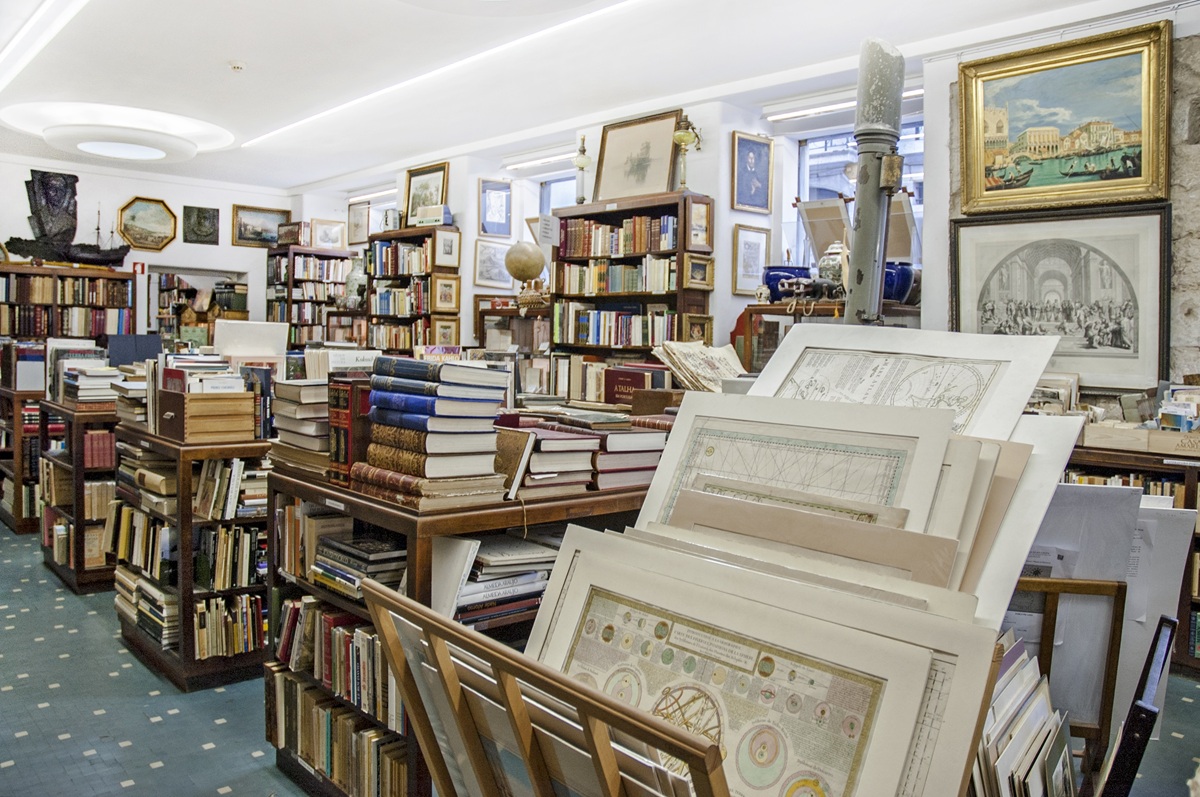 interior da livraria Sá da Costa, Alfarrabista no Chiado
