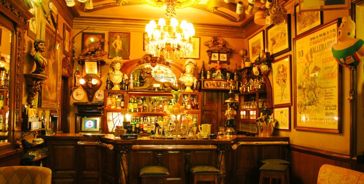 fotografia do balcão de uma das salas do Pavilhão Chinês