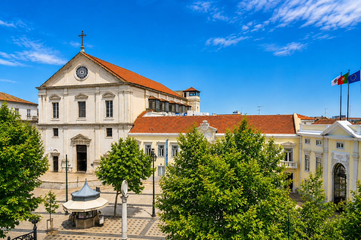 Largo Trindade Coelho, Igreja de São Roque e edifício da Santa Casa da Misericórdia