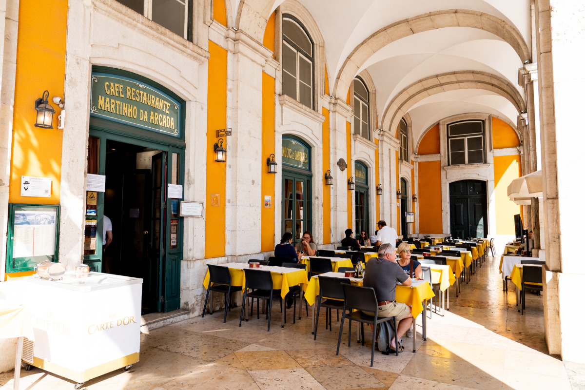 Fotografia do exterior do Martinho da Arcada, no Terreiro do Paço - Praça do Comércio