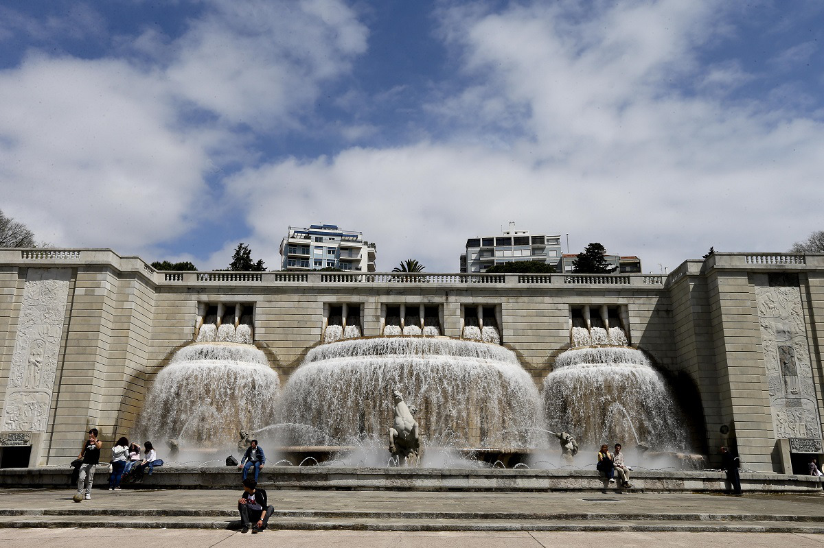 Fonte luminosa da Alameda D. Afonso Henriques, em Lisboa
