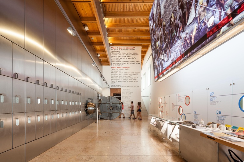 Fotografia de uma das salas de exposição do Museu do Dinheiro
