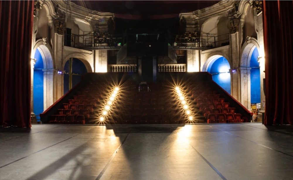 Sala de espetáculos do teatro ibérico, vista a partir do palco