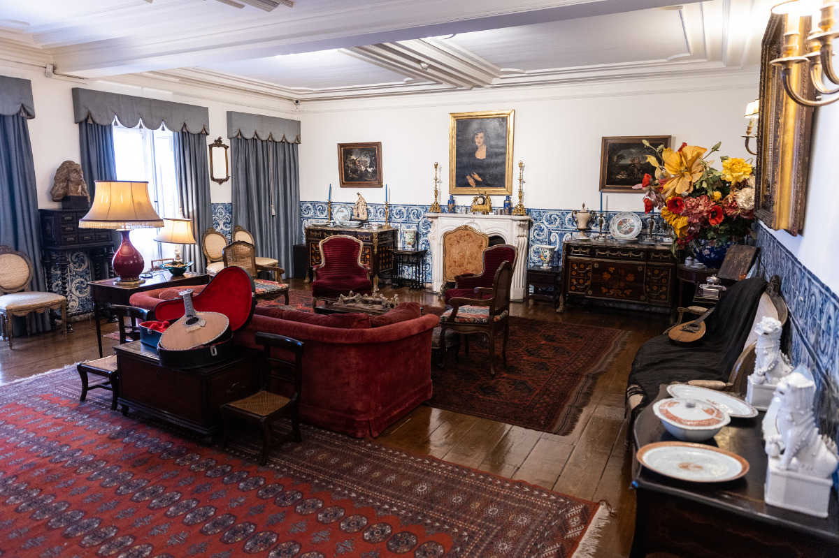 Sala de estar da Casa-Museu Amália Rodrigues